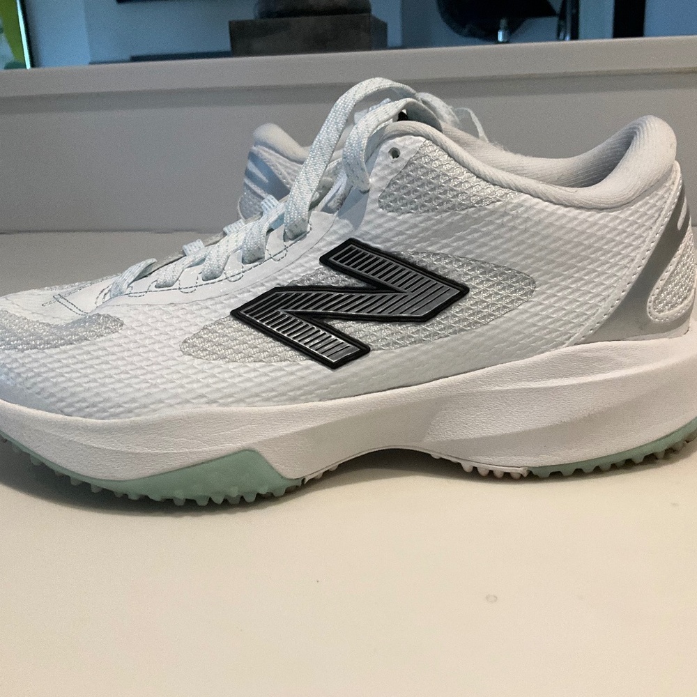 New Balance Freeze LX v5 Turf Shoes Size Mens 5.5/Womens 7